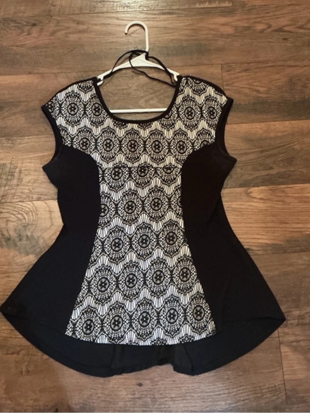 Candie's Black and White Lace-Pattern Cap Sleeve Top